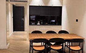 Triple A - Near Ermou Shopping Street - Family Hospitality - Free Parking!